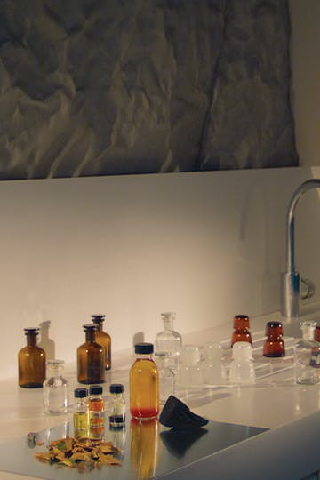 Pour rendre hommage au siècle1917-2017, Les Carmes Haut Brion dévoilent son parfum de peau à l’élégance intemporelle : « L’eau des Carmes »